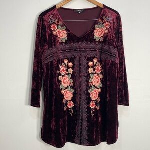 Andree by Unit Crushed Velvet Embroidered Top Medium